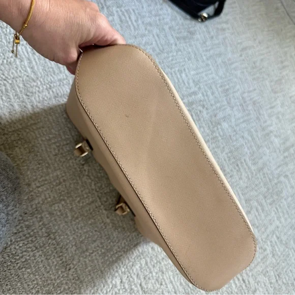 Classic Henri Bendel bag - Picture 8 of 9